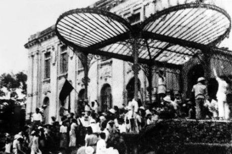 Khoảnh khắc lịch sử đáng nhớ mùa thu 1945