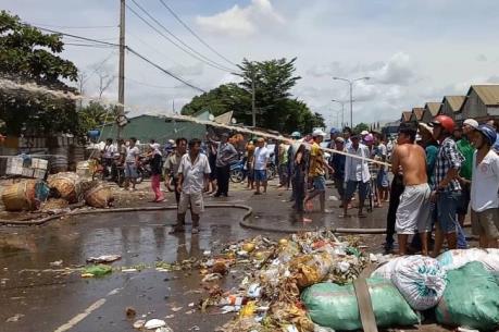 TP. Hồ Chí Minh: Cháy lớn ở chợ nông sản Thủ Đức 