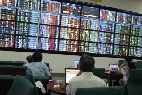 Chứng khoán sáng 5/9: Bluechip bị bán mạnh, VN-Index giảm gần 5 điểm