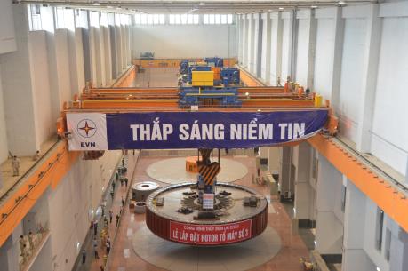 Lắp đặt thành công rotor máy phát tổ máy số 3 Nhà máy thuỷ điện Lai Châu