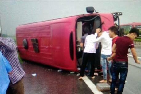 Tạm giữ hình sự lái xe trong vụ lật xe khách trên cao tốc Pháp Vân - Cầu Giẽ