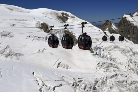Cảnh sát giải cứu 110 người mắc kẹt trên tuyến cáp treo Pháp-Italy