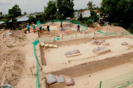 Công bố di vật được khai quật tại di tích Động Bà Hòe - Bình Thuận