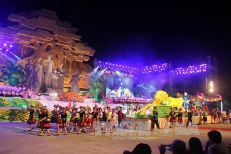 Náo nhiệt và rực rỡ ánh đèn trong “Đêm hội Thành Tuyên năm 2016”