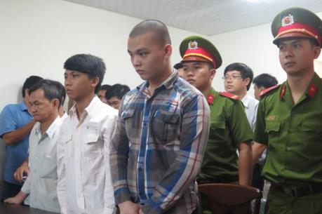 2 thanh niên cướp đồ ăn được miễn trách nhiệm hình sự