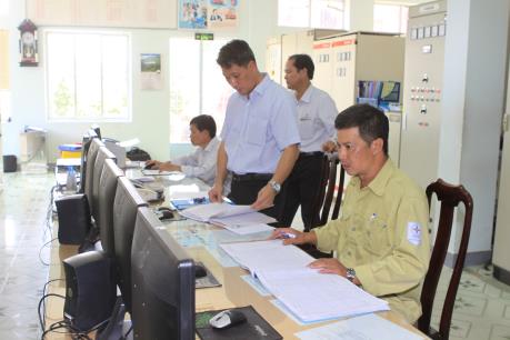 Đóng điện công trình treo dây mạch 2 đường dây 220 kV Hòa Khánh – Huế