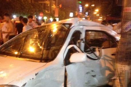 "Xe điên" húc quán nướng, 4 người bị thương nặng