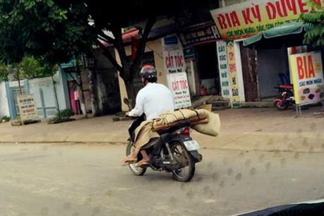 Vụ đưa thi thể về bằng xe máy: Phê bình Bệnh viện Lao và Bệnh phổi tỉnh Sơn La