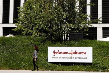 Johnson & Johnson chi 4,3 tỷ USD để mua lại mảng chăm sóc thị lực của Abbott