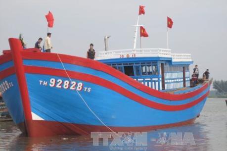 Liên kết đánh bắt xa bờ - Bài 1: Niềm vui từ những con tầu vươn khơi