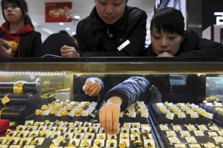 Giá vàng châu Á ngày 19/9 tăng do đồng USD yếu