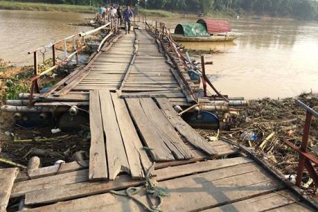 “Đánh cược” sinh mạng trên những chiếc cầu phao xuống cấp nghiêm trọng