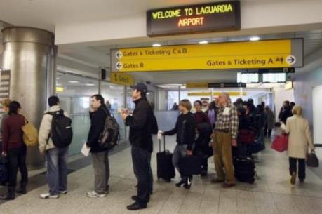 Sân bay LaGuardia ở New York phải sơ tán do ô tô khả nghi