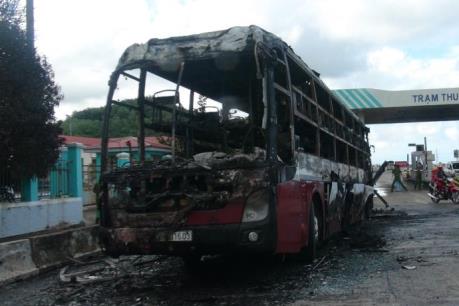 Phú Yên: Cháy xe khách, 23 người may mắn người thoát chết