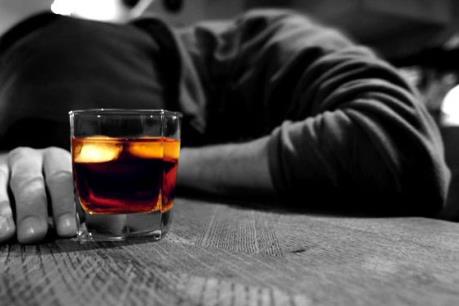 Hai ngày 11 người chết vì ngộ độc rượu