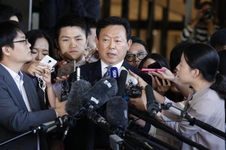 Hàn Quốc đề nghị bắt giữ Chủ tịch tập đoàn Lotte