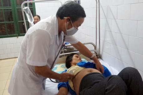 86 người có triệu chứng ngộ độc thực phẩm đám cưới tại Nam Định