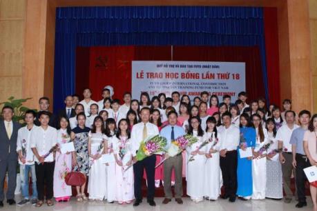Trao học bổng Fuyo năm 2015-2016 cho 80 sinh viên xuất sắc