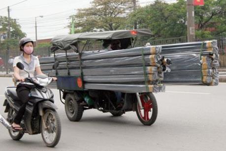 Tăng cường quản lý hoạt động của xe thô sơ, xe chở hàng hóa cồng kềnh