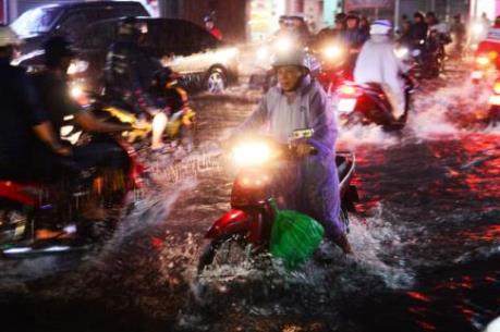 Tp. Hồ Chí Minh ngập nặng sau cơn mưa lớn chiều 26/9