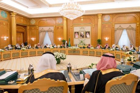 Saudi Arabia giảm lương các Bộ trưởng vì giá dầu thấp