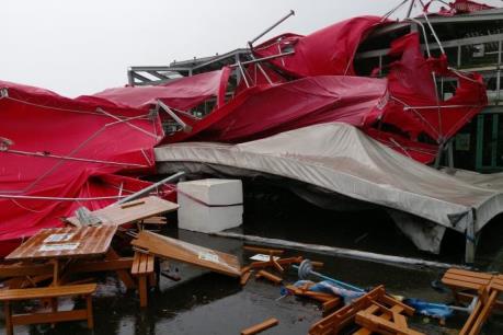 Bão Megi đổ bộ vào Đài Loan (Trung Quốc) làm hàng chục người bị thương