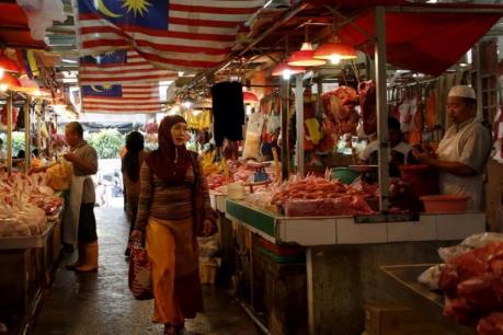 Người dân Malaysia chi 70% thu nhập cho các nhu cầu hàng ngày