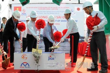 Hợp long cầu Sài Gòn dự án metro số 1