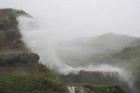 Siêu bão sắp đổ bộ vào miền Nam Nhật Bản