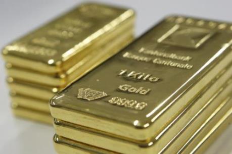 Giá vàng thế giới giảm hơn 3%