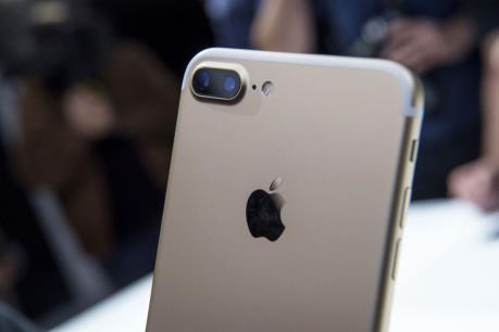 Kiểm tra độ bền nắp ống kính iPhone 