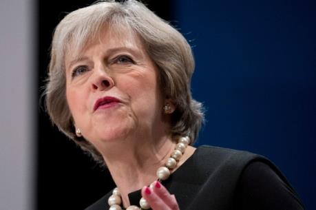Thủ tướng Theresa May chỉ trích chính sách của BoE