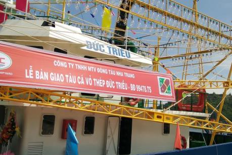 Bàn giao tàu cá hiện đại nhất Bình Định cho ngư dân