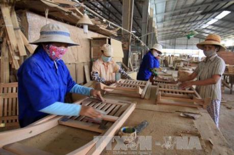 Doanh nghiệp chế biến gỗ có đơn hàng xuất khẩu đến cuối năm