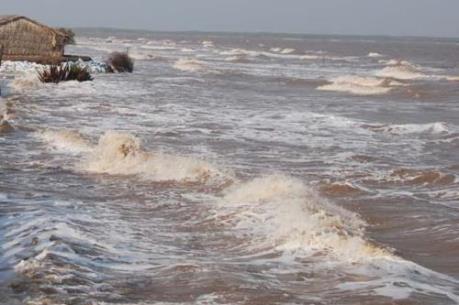 Tin mới nhất: Bão số 6 tiếp tục diễn biến phức tạp