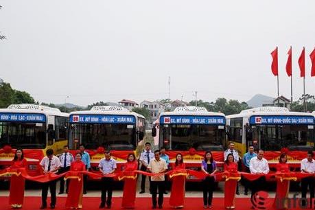 Khai trương hai tuyến buýt ra ngoại thành Hà Nội