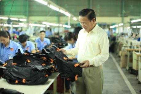 Câu chuyện khởi nghiệp ở tuổi 50 của người "hồi sinh" nghề may da Kiêu Kỵ