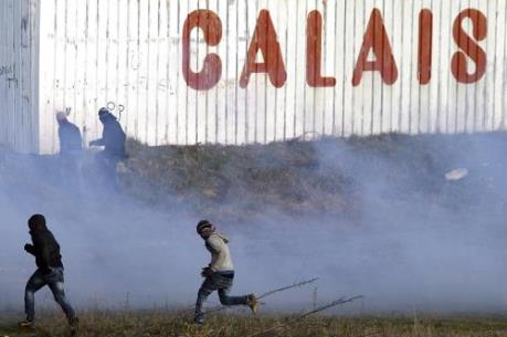 Pháp hối thúc Anh tiếp nhận trẻ vị thành niên tị nạn ở Calais