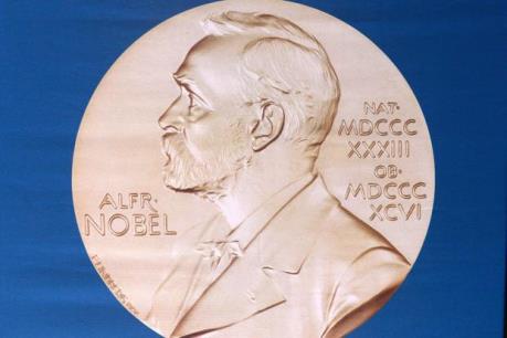 Giải Nobel Kinh tế thuộc về hai nhà kinh tế người Anh và Phần Lan