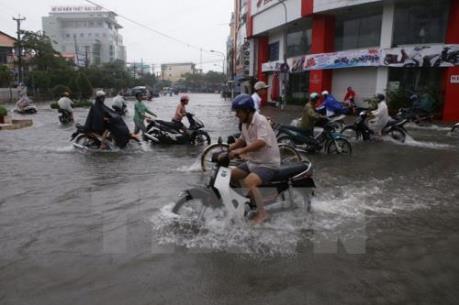 Chủ động đối phó với mưa, lũ, triều cường tại Trung Bộ và hạ lưu ĐBSCL