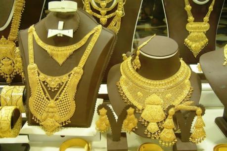 Giá vàng thế giới trượt dốc do đồng USD mạnh lên