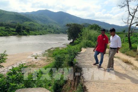 Sạt lở nghiêm trọng quanh thị trấn Kon Rẫy (Kon Tum)