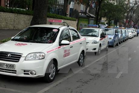 Xung quanh việc thu hồi gần 500 phù hiệu xe taxi