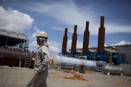 Dầu mỏ rớt giá khi sản lượng dầu của OPEC chạm kỷ lục