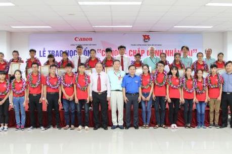 Năm thứ 3, Canon Việt Nam triển khai học bổng “Chắp cánh nhân tài”