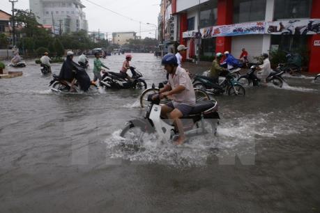 Dự báo thời tiết đêm 14, ngày 15/10: Cảnh báo triều cường trên các sông Nam Bộ