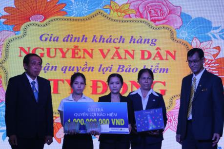 Chi trả 1 tỷ đồng tiền bảo hiểm nhân thọ