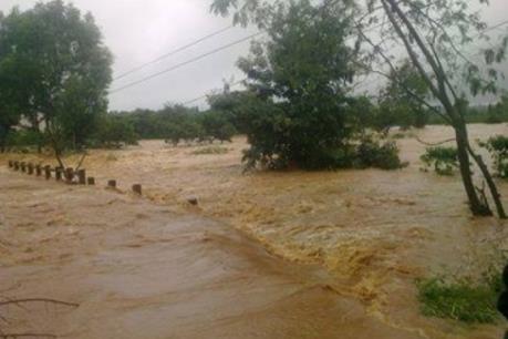 Dự báo thời tiết hôm nay 17/10: Bão số 7 tiếp tục gây mưa to tại Bắc Bộ và Bắc Trung Bộ