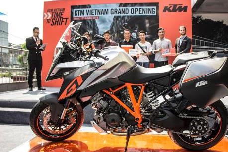 Siêu mô tô KTM 1290 Super Duke đầu tiên về Việt Nam giá từ 690 triệu đồng