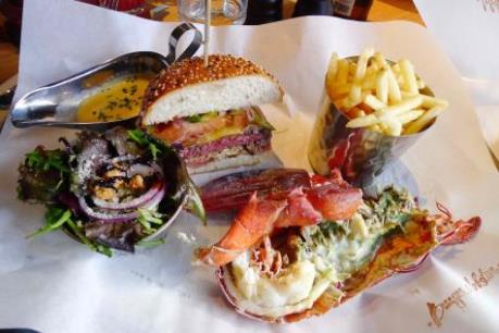 Thành công của bánh kẹp tôm hùm có thể khiến giá tôm hùm đắt đỏ trở lại